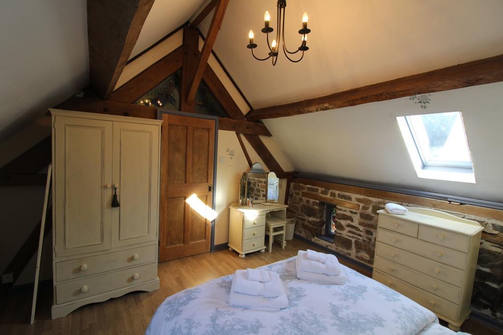 La Petite Jeusseliniere Villa Larchamp Bagian luar foto